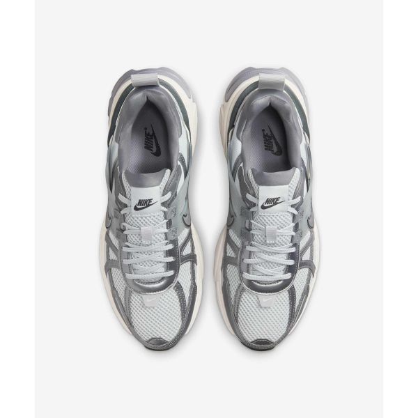 Nike V2K Run Platino Puro Grigio Lupo Scarpe da Ginnastica da Donna Grigio Freddo Metallizzato-Grigio Freddo FD0736-003