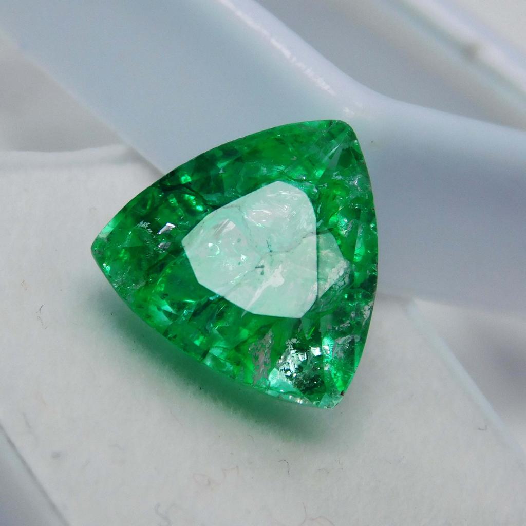 Natural Green Emerald Loose Gemstone Colombian 7.80 Ct Trillion Cut for Jewelry Making and Crafts