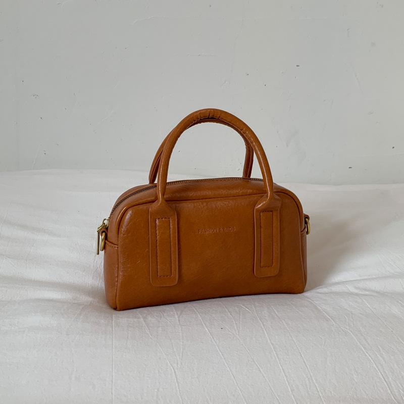 Retro Niche Design New Simple and Exquisite Handbag Fashionable and Versatile 2025 Autumn Women's Shoulder Messenger Bag