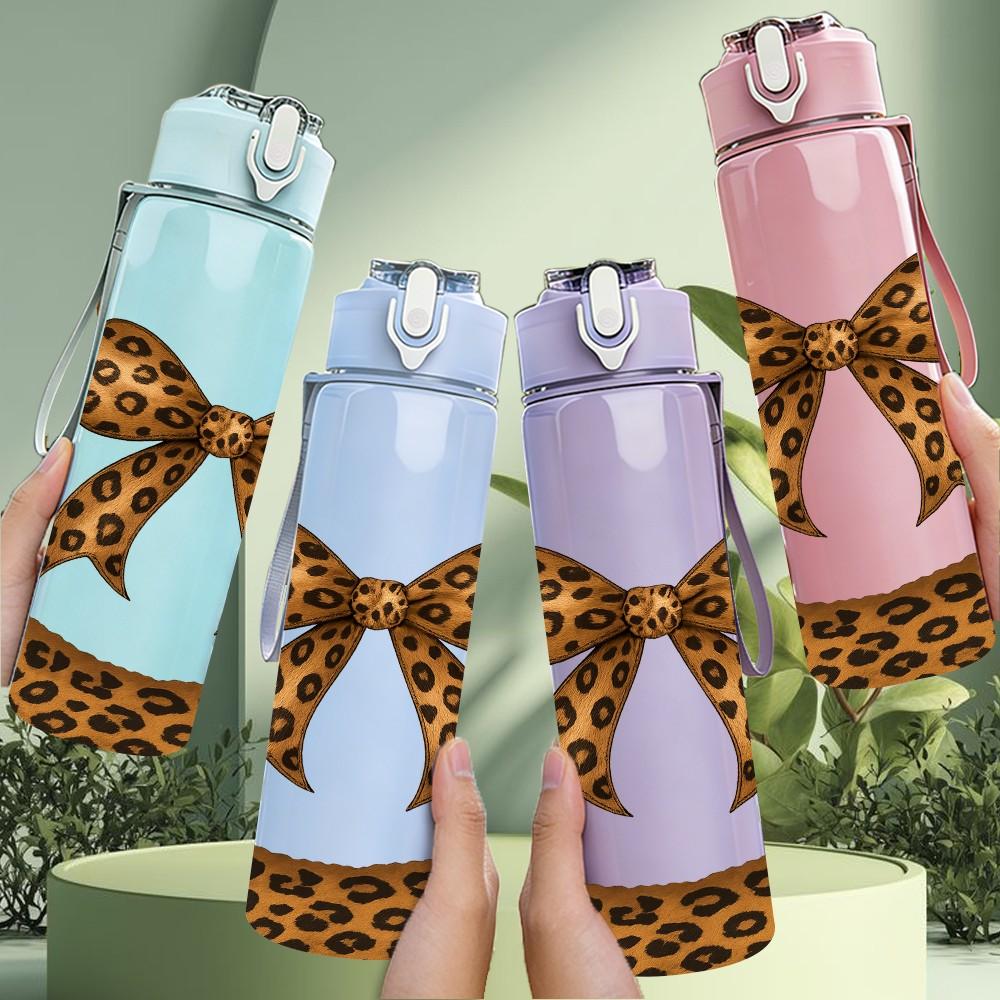 1PC Leopard Print Bow Knot Motif 750ml Color Plastic Sports Water Bottle Leakproof Flip Straw Lid For Sports Office Home Use