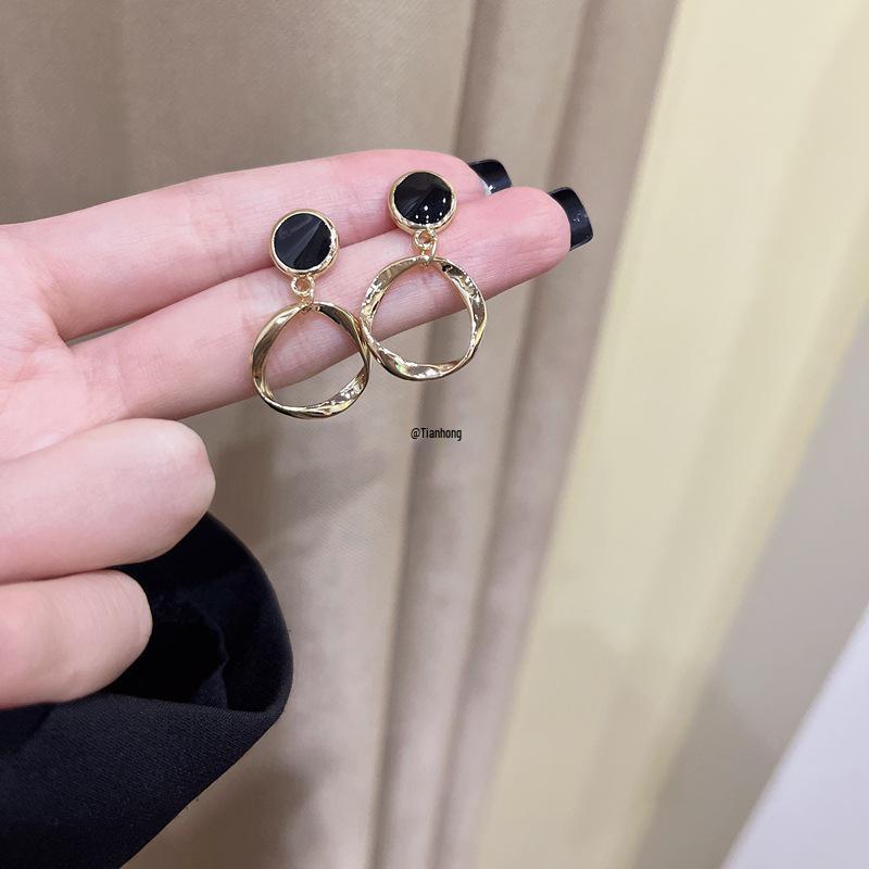 Von Hepburn inspirierte Retro-Ohrringe im französischen Stil: Schwarze Tropföl-Ohrstecker