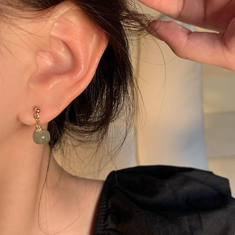 New Chinese ancient style imitation Hetian jade earrings women's light luxury niche design popular stud earrings retro temperament Internet celebrity 