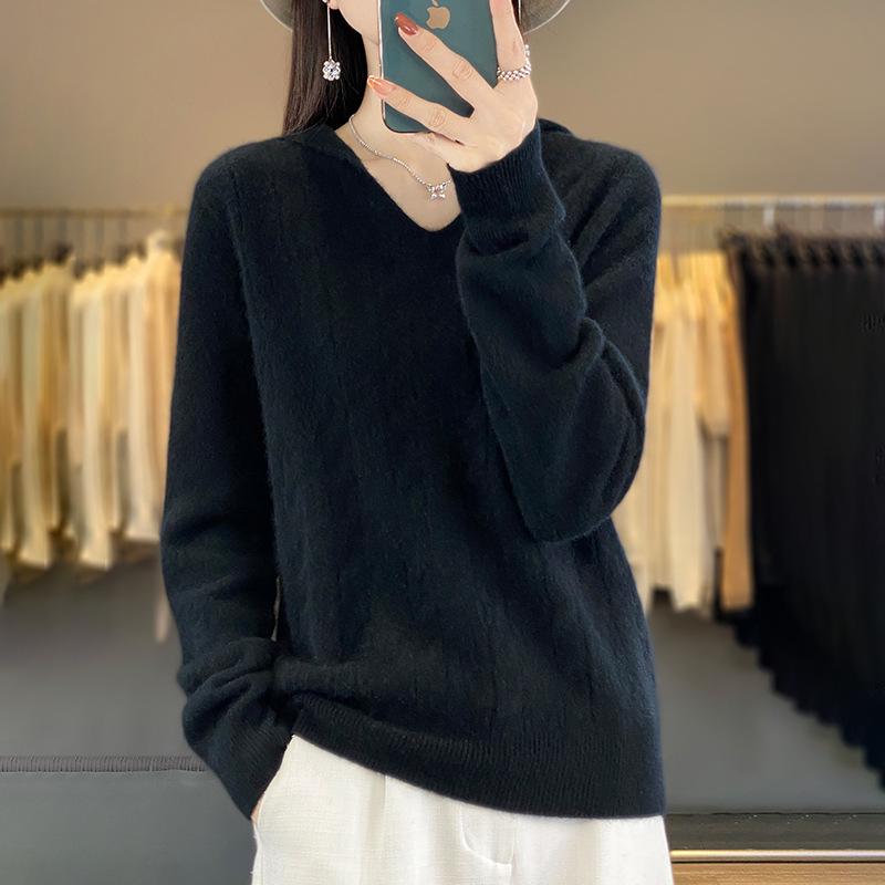 Solid Color Women's Wool Sweater: Classic Loose Fit, Cozy Autumn/Winter Wear