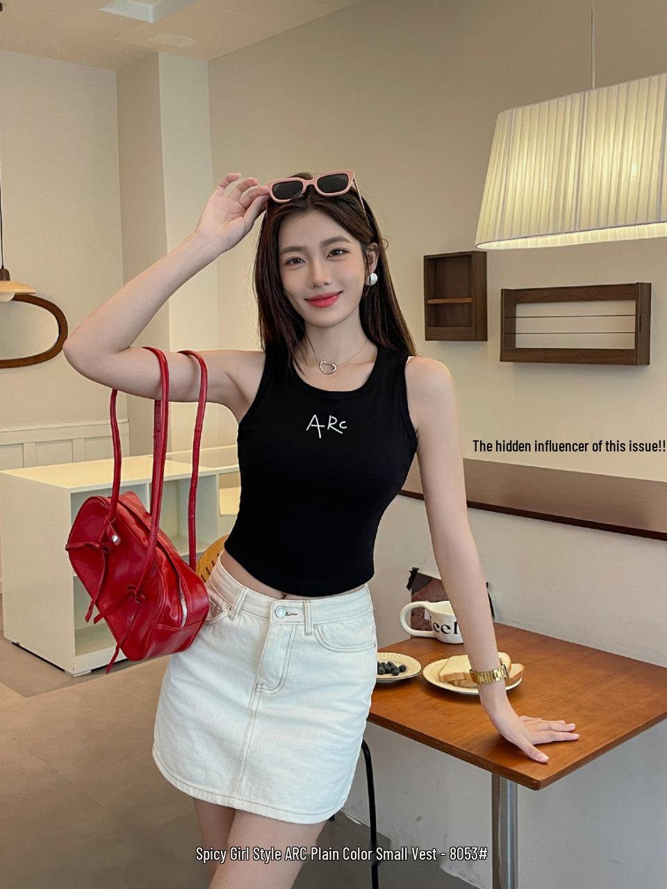 

ARc8053 Women s Luxe Print One-Piece Camisole - Anti-Exposure, Underwear-Free, Conceals Armpit Fat One Size (Suitable for 90-130 Jin) чёрный
