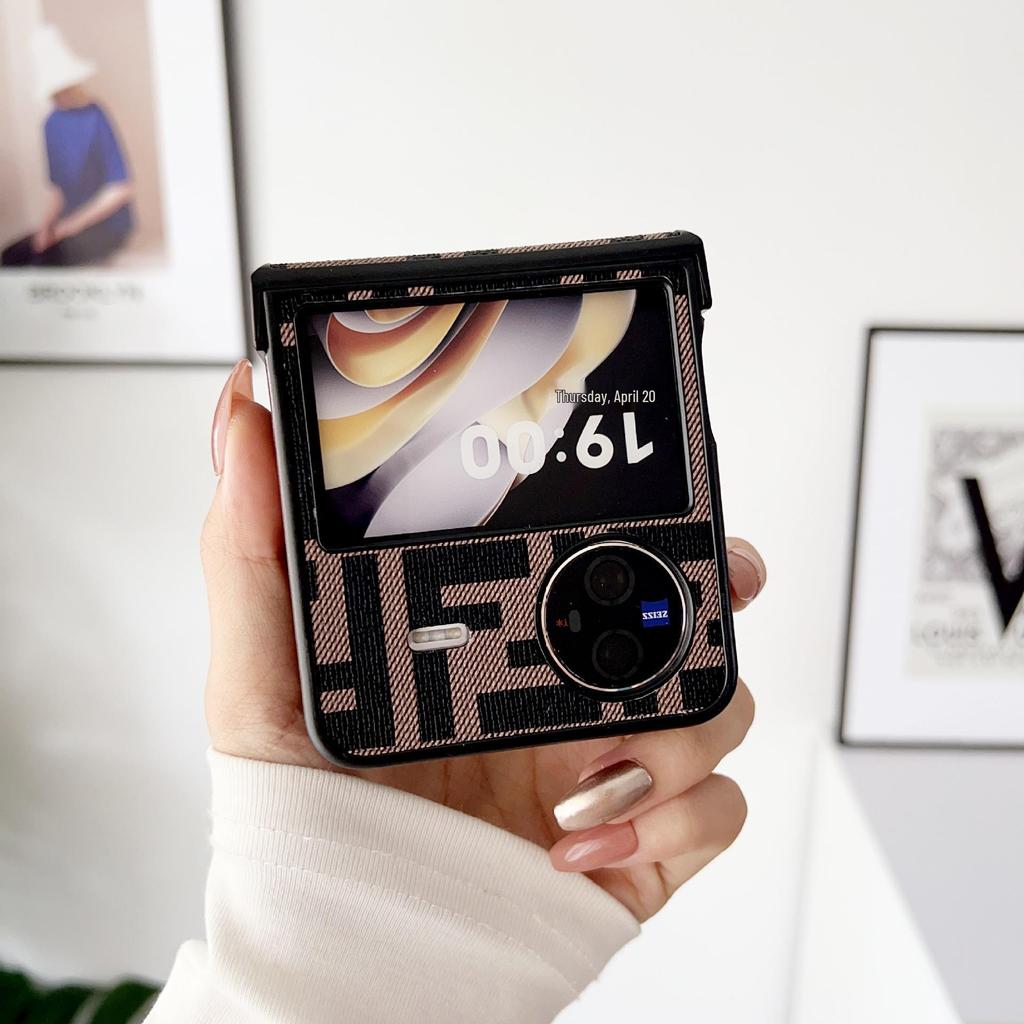 Samsung Z Flip7 Ledertextur Schutzhülle für Z Flip6/5 - Stilvolles dreiteiliges Design