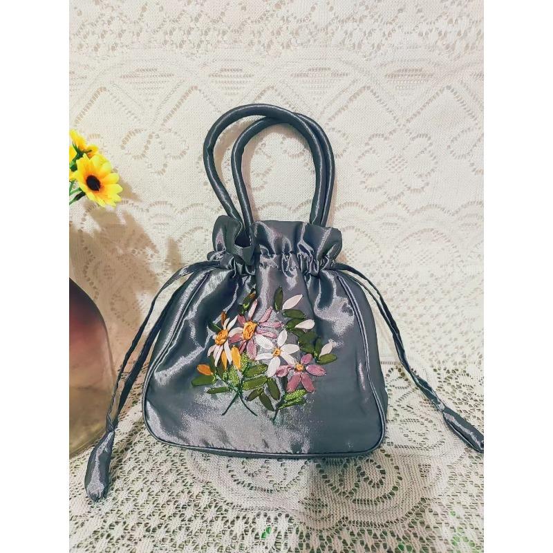 Ethnic style handmade embroidered bag wedding candy handbag middle-aged and elderly shopping mobile phone change bag mini handbag