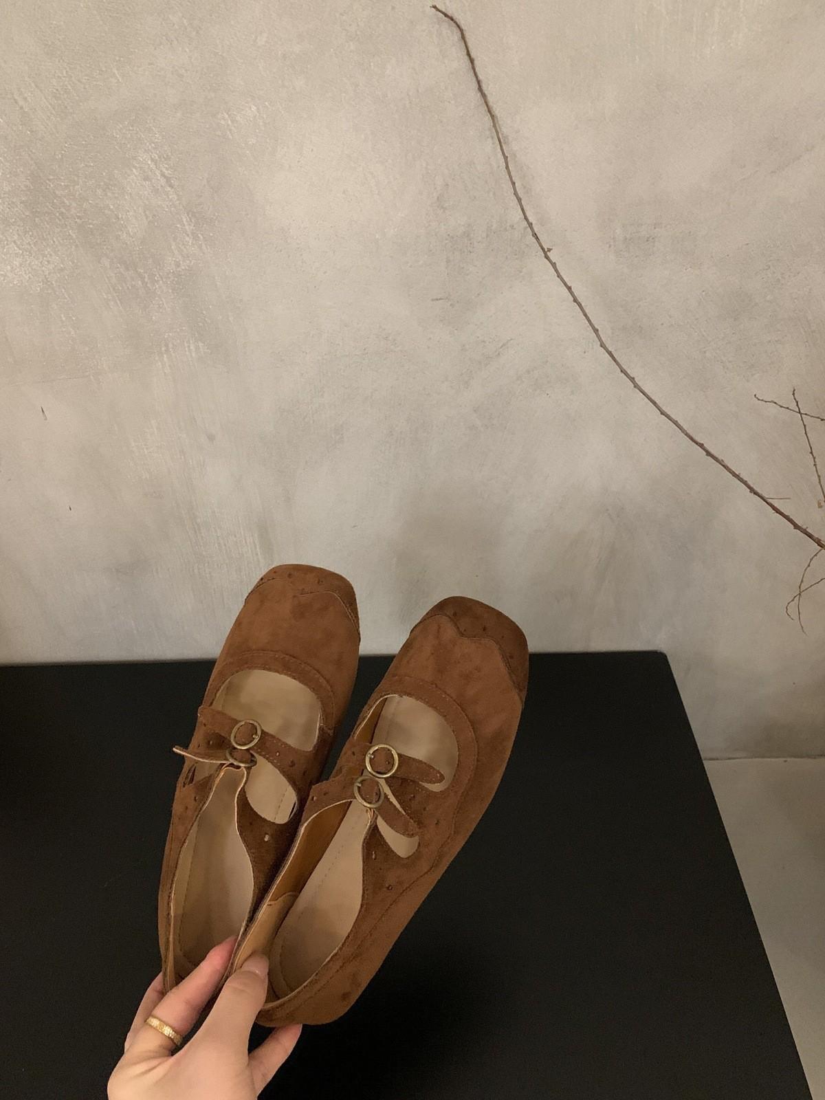 

Retro niche one-line buckle Mary Jane shoes women s 2025 new square-toed shallow mouth evening breeze openwork ballet shoes 39 коричневый