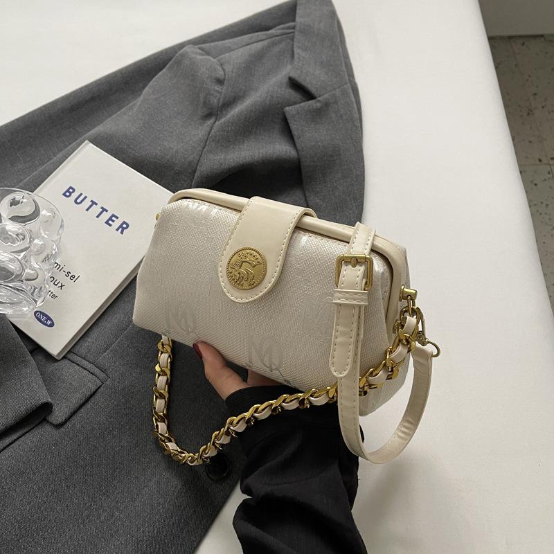 Europäische Umhängetasche mit Kette für Damen Crossbody-Tasche Tragetasche Vintage-Druck Anhänger Dekoration Canvas-Material