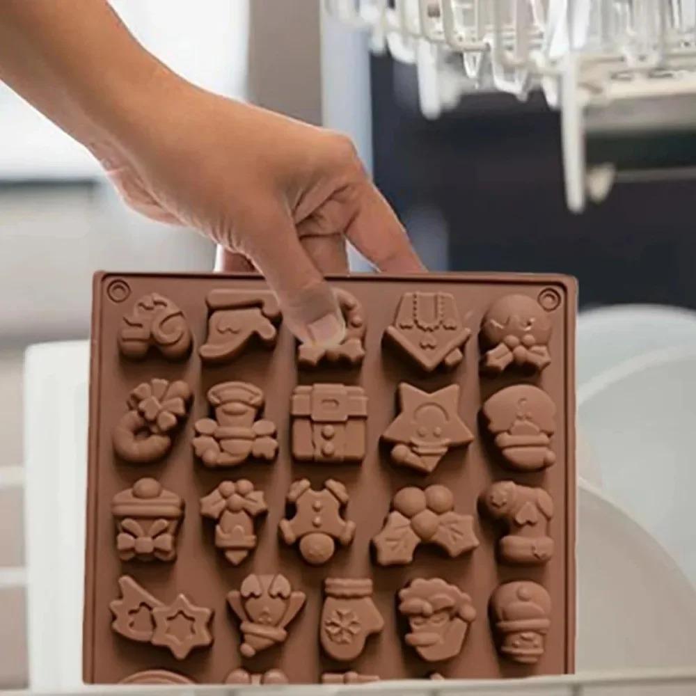 Silicone Christmas Chocolate Mold Multi-Use Candy Gummy Jelly Ice Cube Gingerbread Santa Bell Holly Shapes Reusable