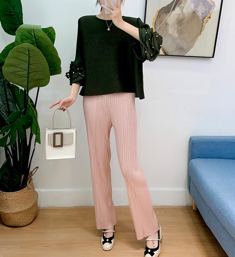 Damen Plissee Oberteil mit ausgestellten Ärmeln und Perlen-Rundhalsausschnitt