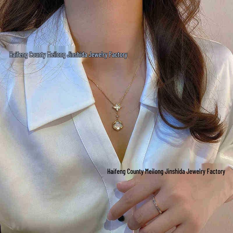 Donkey's Diamond Four-Leaf Clover Bracelet: Women's Elegant Round Five-Flower Design with White Mother-of-Pearl & Pink Shell.