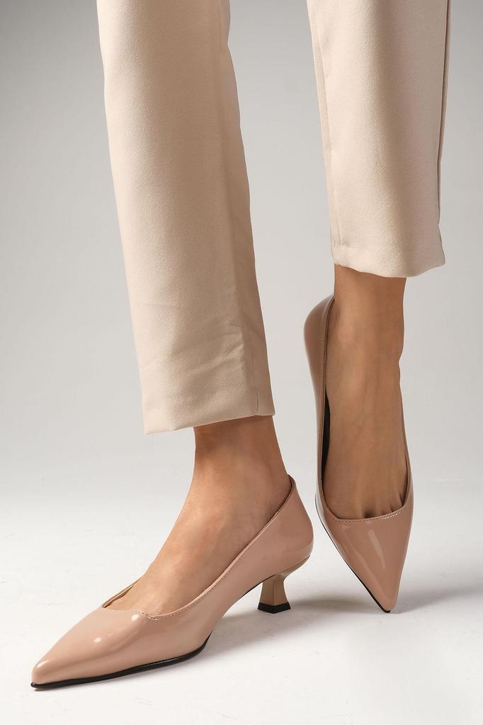 Damenmode-Klassiker-High-Heels-Carmen-rote Lackleder-Schuhe mit niedrigem Absatz