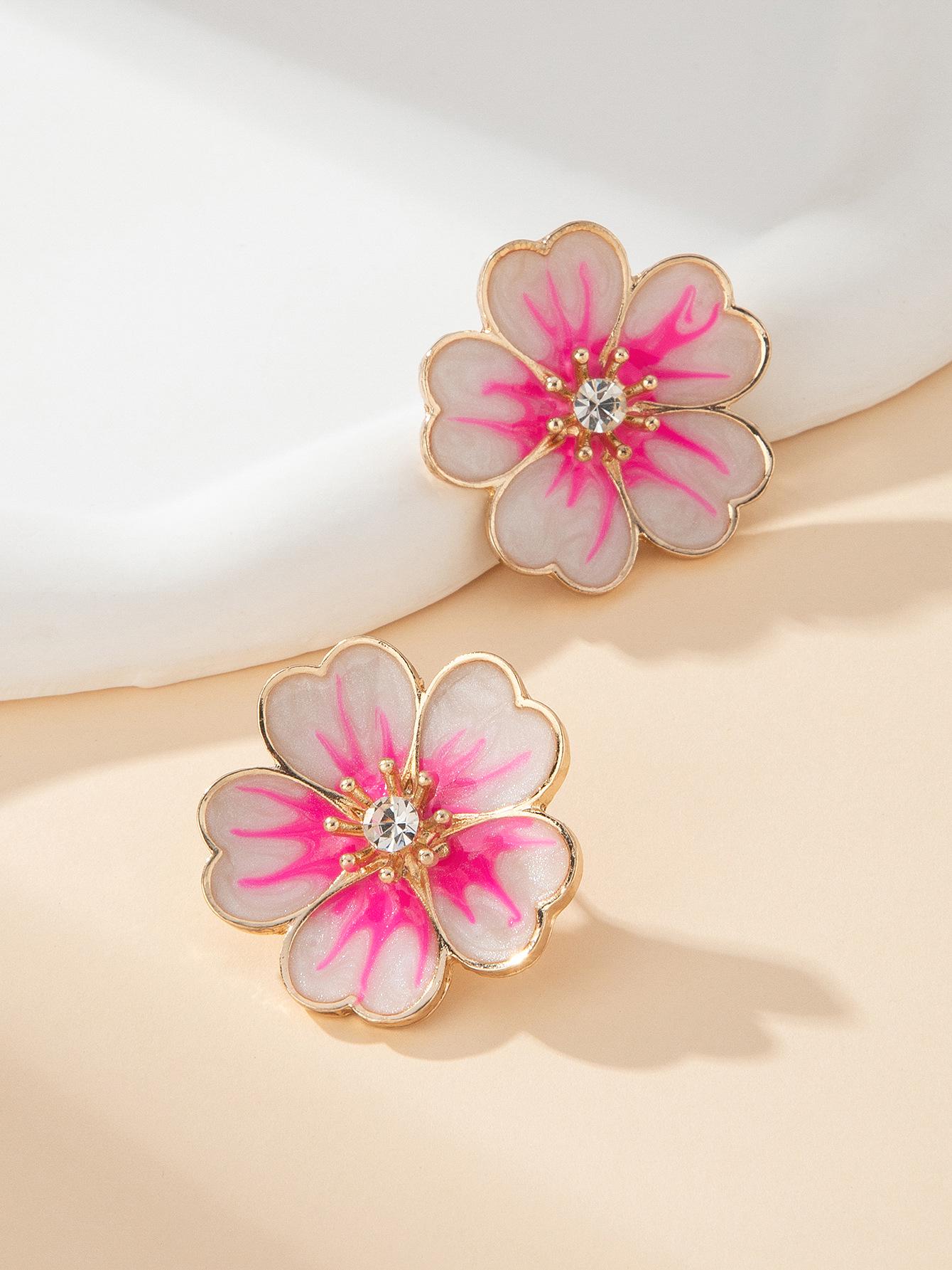 Retro Elegant Drip Glaze Flower Stud Earrings with Metal Finish золотой