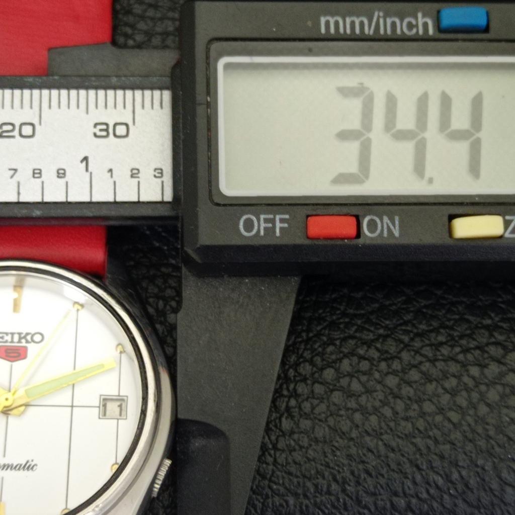 JAPAN VINTAGE SEIKO 5 AUTOMATIC 7005A MENS WHITE COLOR DIAL WATCH a702304-5