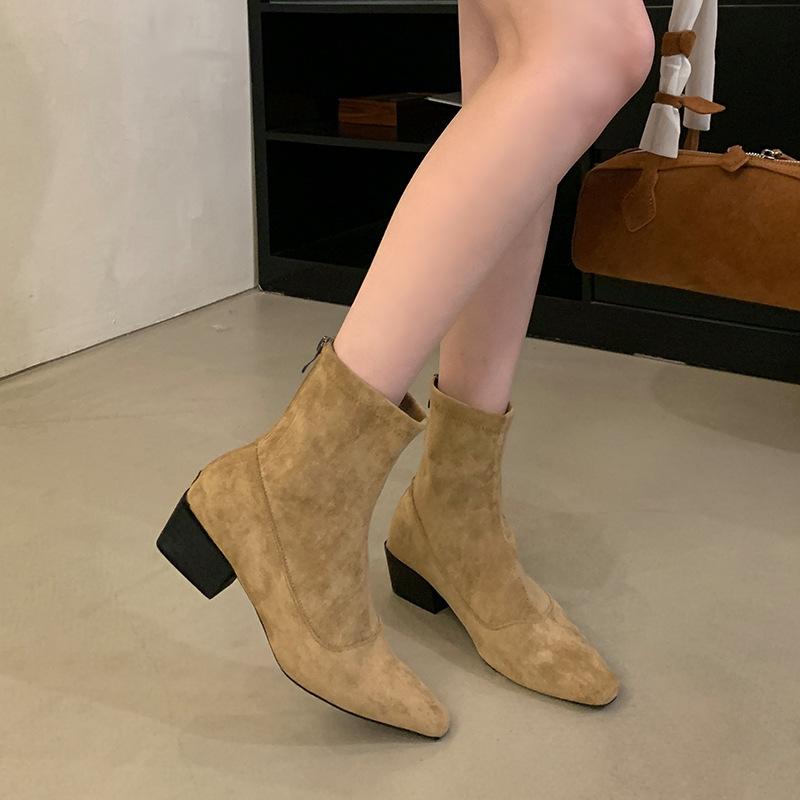 2025 Autumn and Winter New French Retro Thick and Small Short Boots Women's Autumn and Winter Pointed Rear Zipper Short Commuter Short Boots