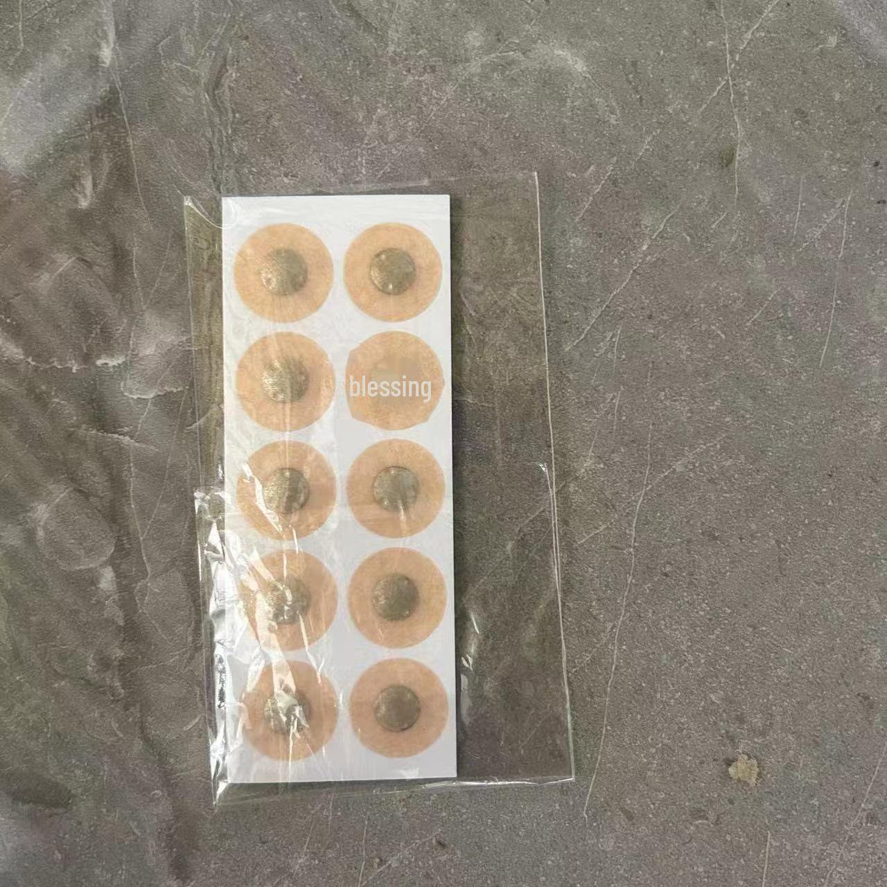 

Магнитный расширитель носового дыхания против храпа для легкого дыхания и поддержки носа 15 pairs of individual round patches чёрный