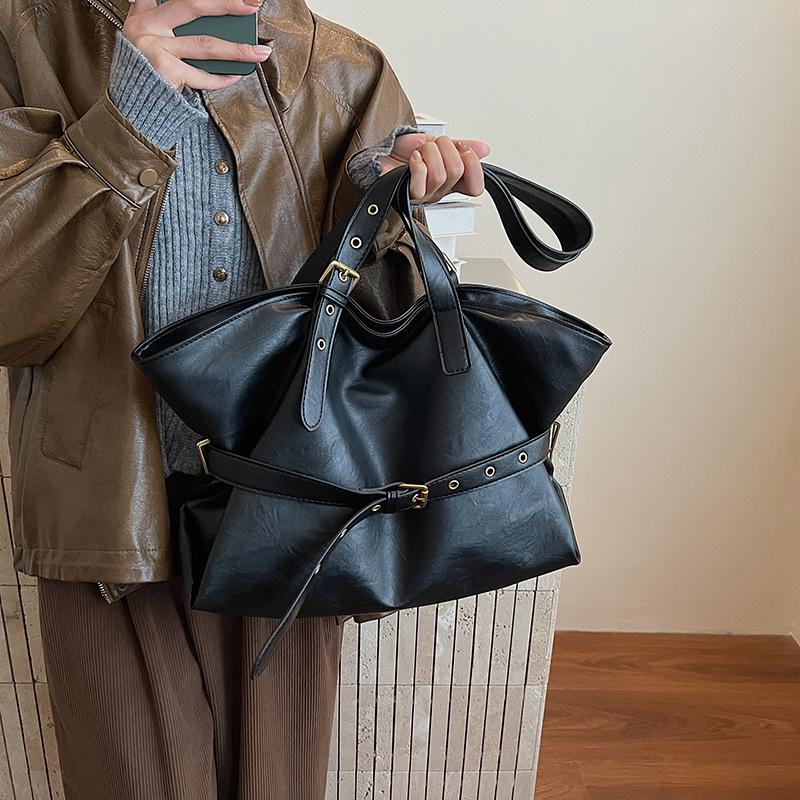 Retro bag women's large capacity 2025 new autumn and winter simple versatile shoulder bag premium texture commuter tote bag