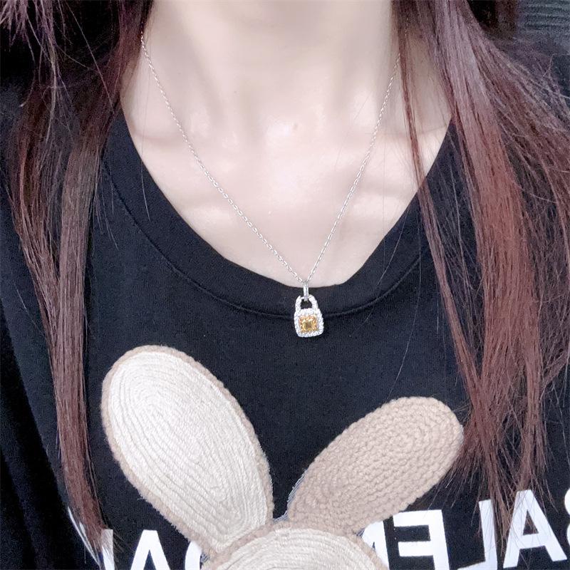 Elegant Yellow Diamond Concentric Lock Necklace - Versatile Fashion Accessory for Women