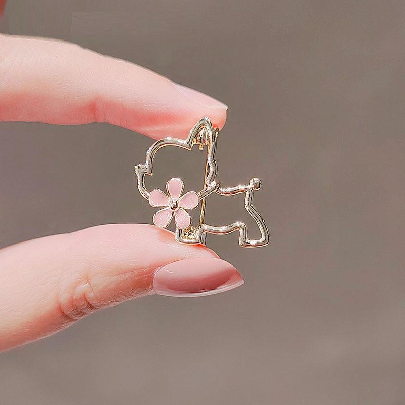 Entspiegelnde Brosche für Damen Goldene Kirschblüte Welpenbrosche High-End Damenanzug Nadel Accessoire Kleines Magisches Accessoire