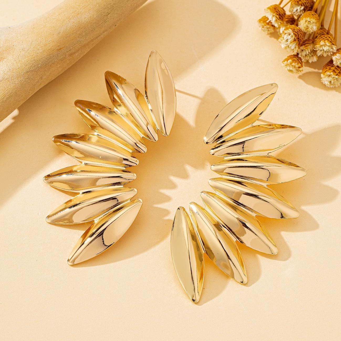 

Women s Fashion Earrings, Creative Retro Exaggerated Punk Metal Half-Fan-Shaped Earrings, Suitable for Daily Wear and Parties