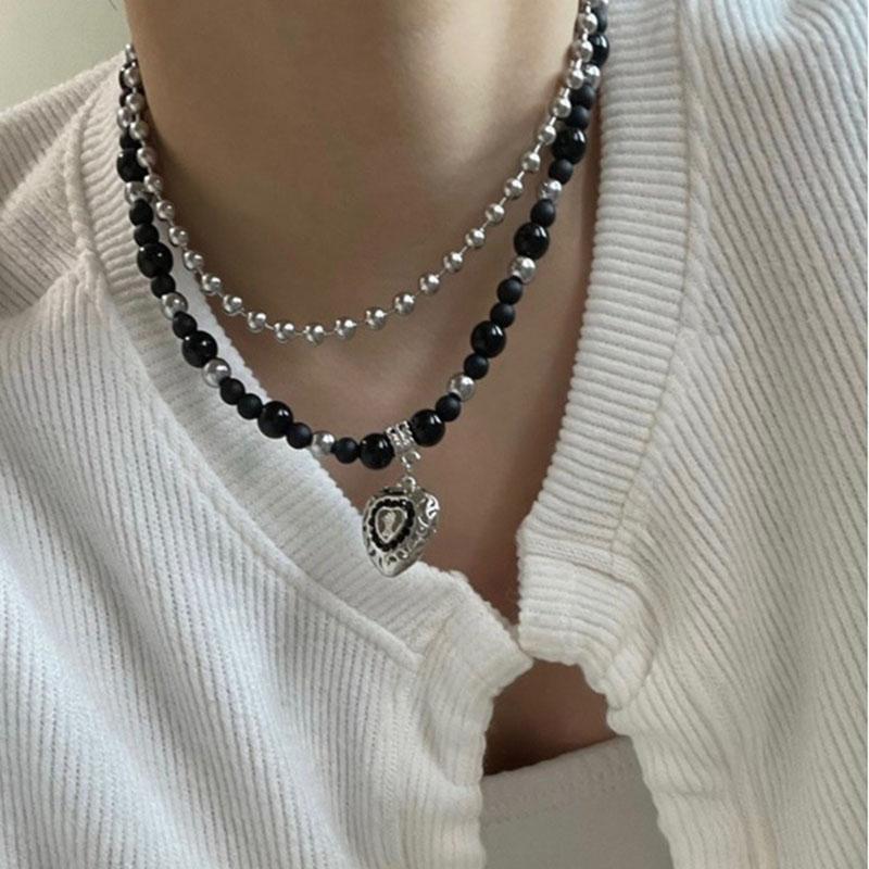 2-Piece Peach Heart Pendant Necklace Design for Women's Fashion Hip Hop Punk Charm Necklace Sweet and Cool Black Beaded Gift