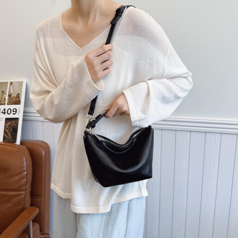 

Premium retro bag women s new summer versatile simple shoulder messenger bag niche dumpling bag чорний