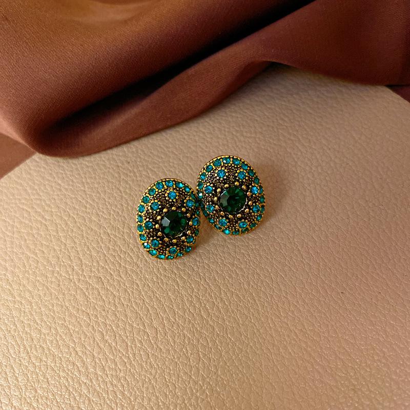 Exquisite Green Gem Dangle Earrings with Silver Needle - Elegant Statement Jewelry for Every Occasion