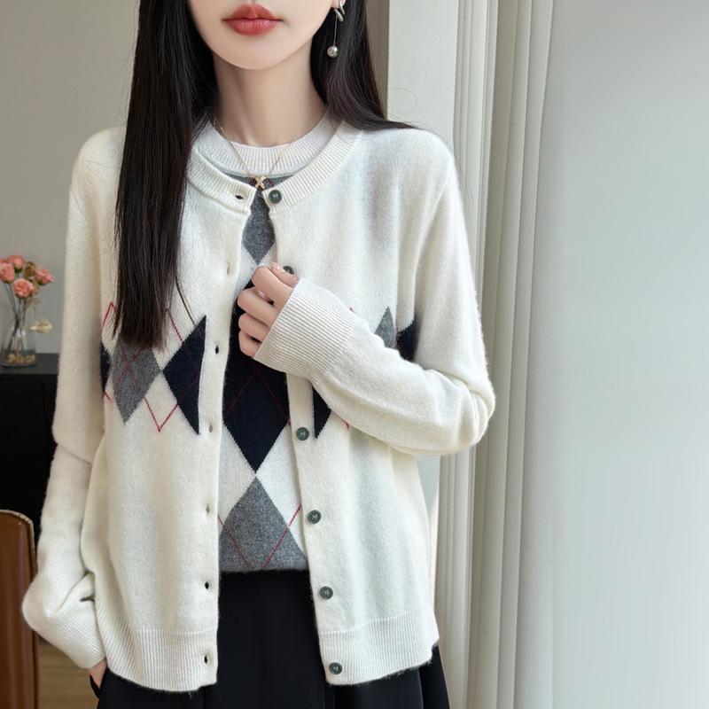Women's Retro College Style Wool Round Neck Diamond Pattern Cardigan