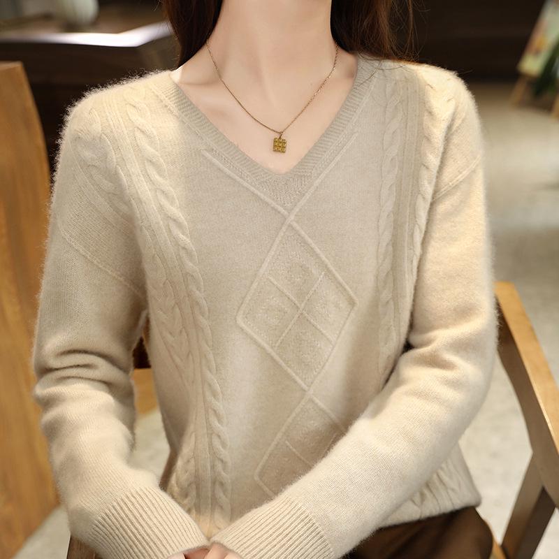 Women's 100% Wool Argyle V-Neck Sweater - Slimming, Versatile Twist Pattern Knitwear for Autumn/Winter