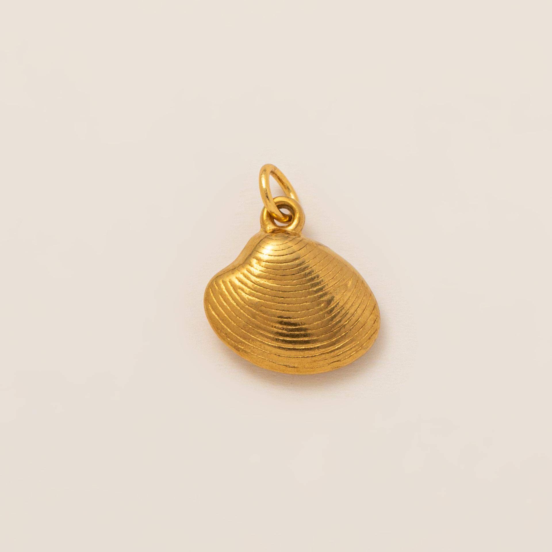 18K Gold-Plated Stainless Steel Pearl Shell Necklace with Fish Pendant