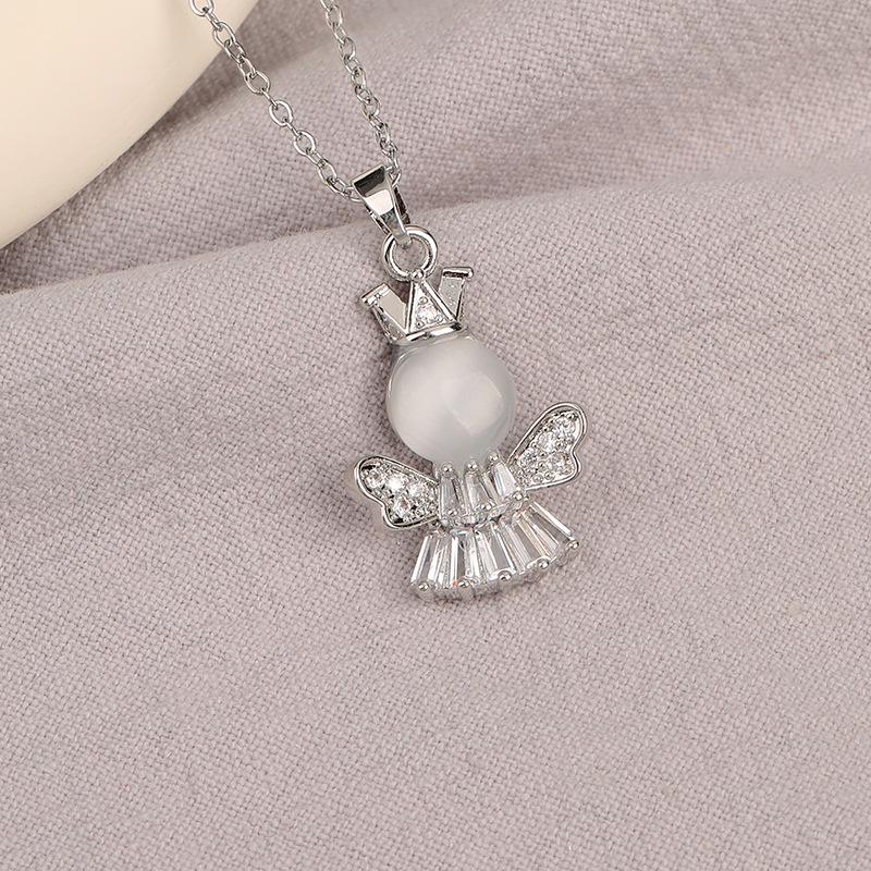 Titanium Steel Non-fading Necklace - European & American Style, Light Luxury, Versatile Korean Fashion, Perfect for Women and Girlfriend Gifts.