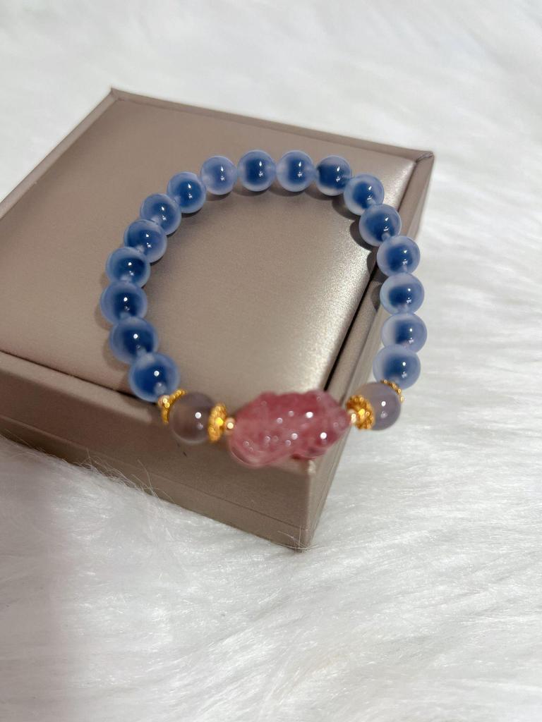 Women's Light Luxury Blue Sugar Agate & Strawberry Crystal Pixiu Bracelet - Love-Attracting Gift for Bestie