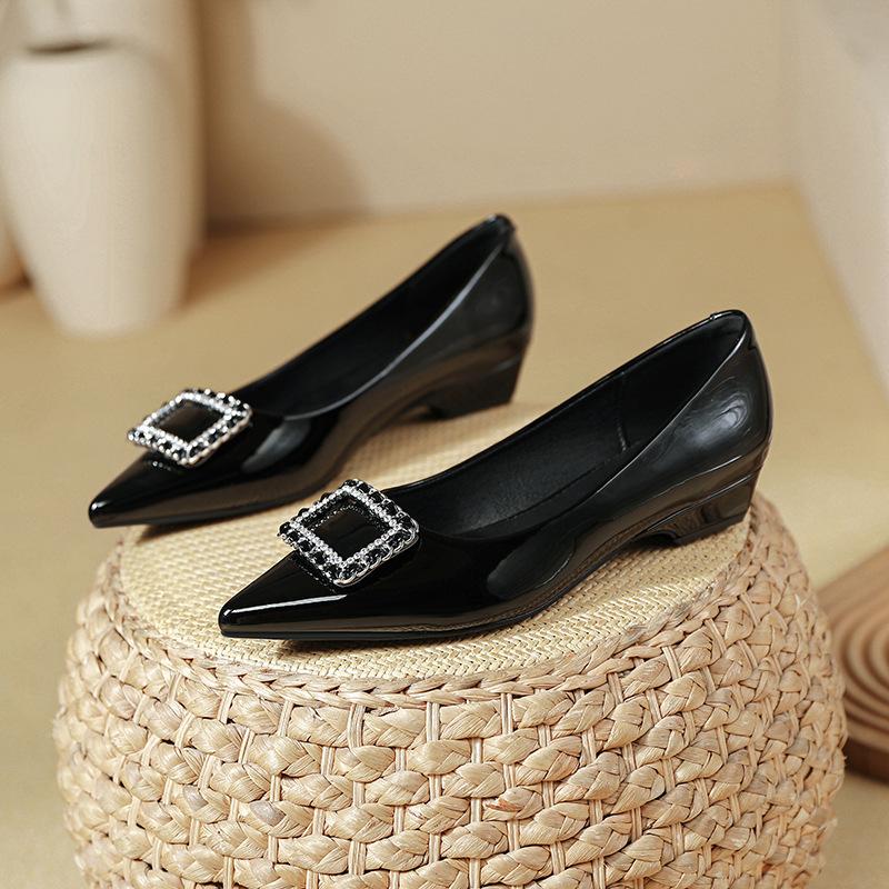 Rhinestone Square Buckle Shallow Mouth Low Heel Single Shoes Women's 2025 New Spring and Autumn Burgundy Pointed Patent Leather Not Tired Feet Women's