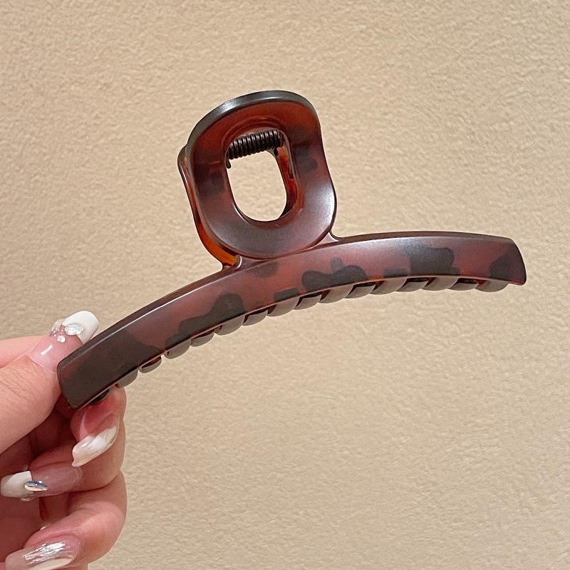 Elegant Summer Tortoiseshell Resin Hair Clip – Frosted Black Semicircular Design