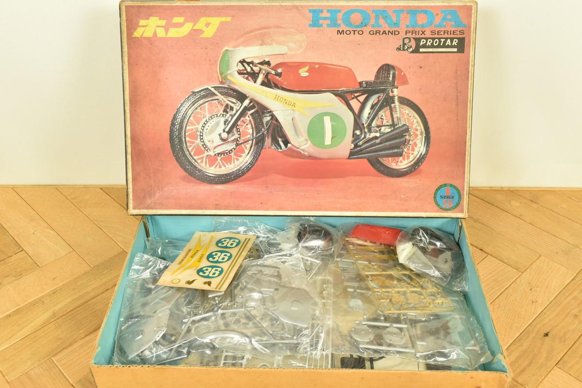 PROTAR Honda 250cc 6-Cylinder GP 1/9 Scale Vintage Model Kit Unassembled