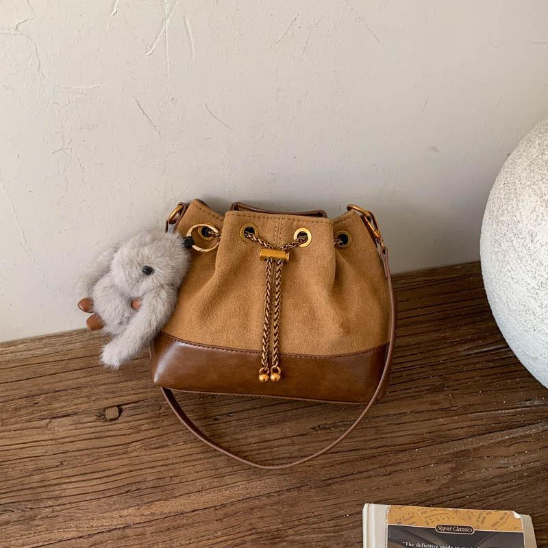 Niche Design Portable Small Bag Women's 2025 Autumn New Contrasting Color Foreign Style Chain Messenger Bag Commuter Bucket Bag