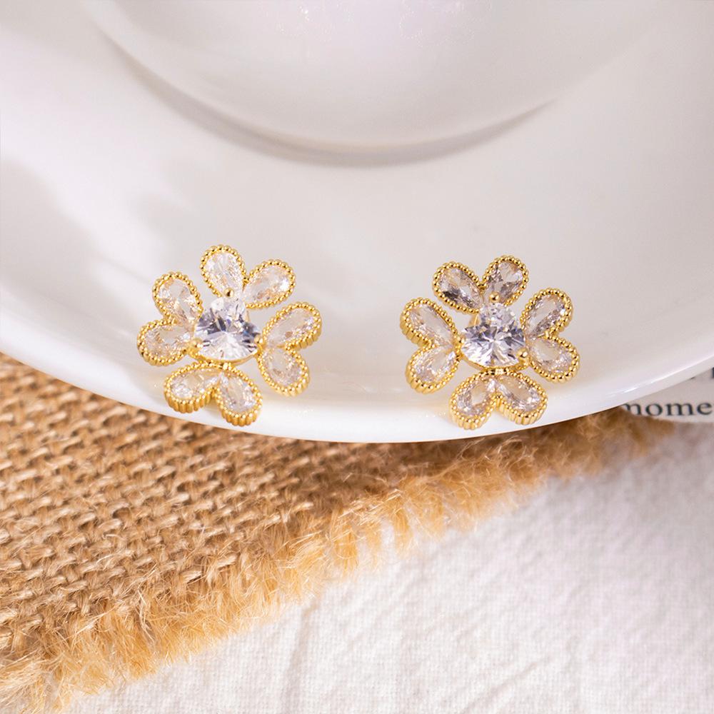 Light Luxury Exquisite Micro-inlaid Zircon Flower Earrings Elegant High-end Pearl Stud Earrings Niche Design Temperament Earrings