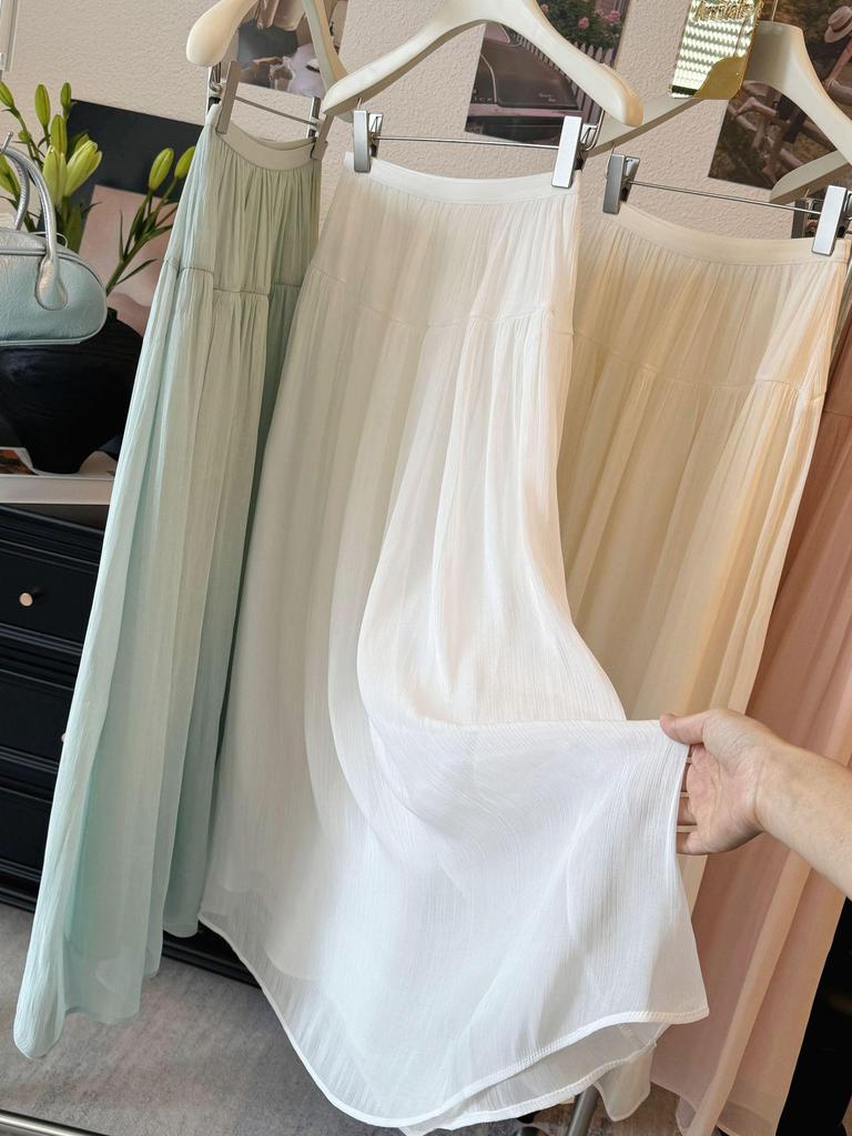 Jupe Demi-Jupe Fluide à Guirlandes Lumineuses pour Femmes - Douce, Longue jusqu'au Sol et Drapée avec un Design Assemblé.