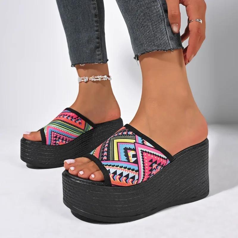 

Обувь женская 2024 года, женские тапочки для улицы, повседневные тапочки на платформе, женские разноцветные сандалии с круглым носком и высокой танкеткой 36