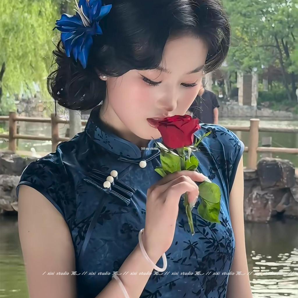 Blaue Lilienblüten Haarspange - Elegantes chinesisches Qipao Haaraccessoire für Frauen