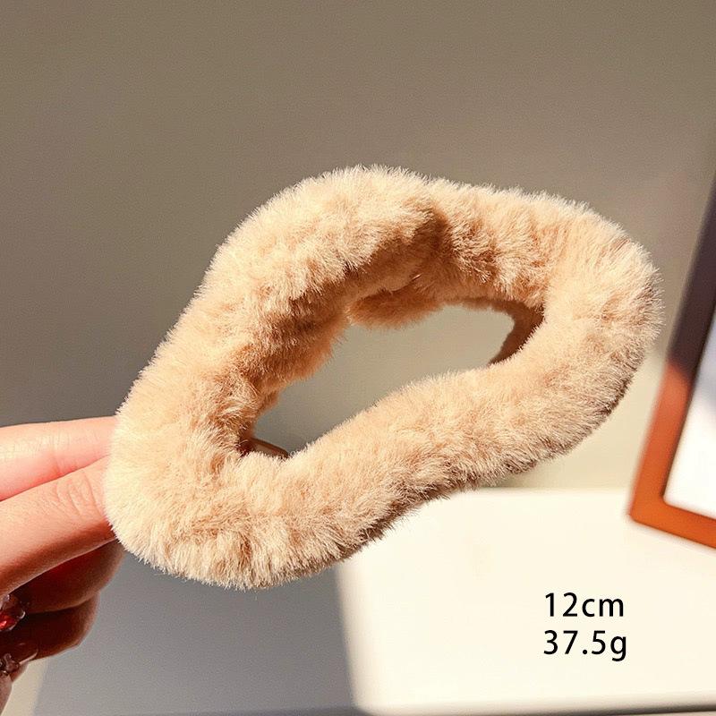 Large Milk Coffee Plush Claw Clip: Fluffy Autumn/Winter Hairpin for Women