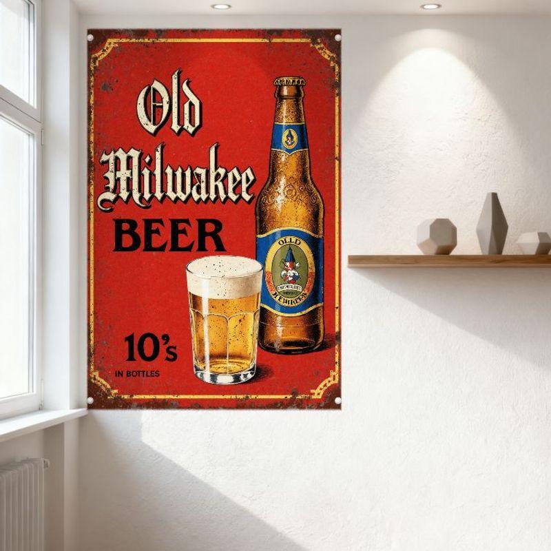 Semn Metalic Vechi Old Milwaukee Beer Cutie de Metal Roșu Rustic cu Margine Aurie, Sticlă de Bere și Ilustrație Etichetă cu Gnom - Bar Acasă Bărbat Ca