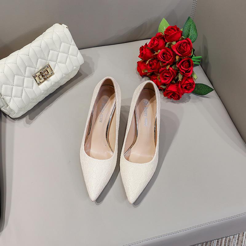 

Свадебные туфли маленького размера, красные кружевные туфли на высоком каблуке для подружек невесты, женские туфли Xiuhe с острым носком на тонком каблуке, новые свадебные туфли большого размера 33