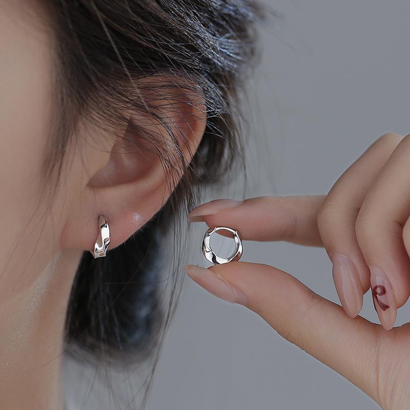 [Mobius Loop Minimalist Earrings Simple Versatile Hoop Ear Cuff]