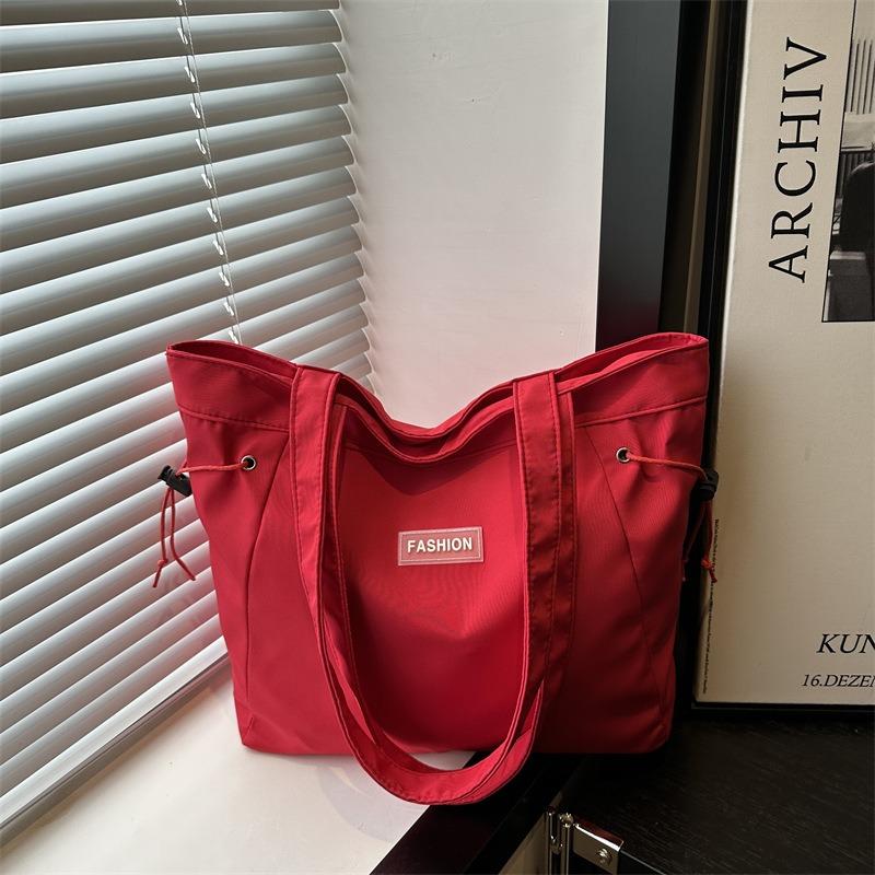

Новые модные универсальные женские сумки большой вместимости — это прочные и долговечные холщовые сумки, ретро-сумки с ящиками, сумки для отдыха и студенческие сумки. красный