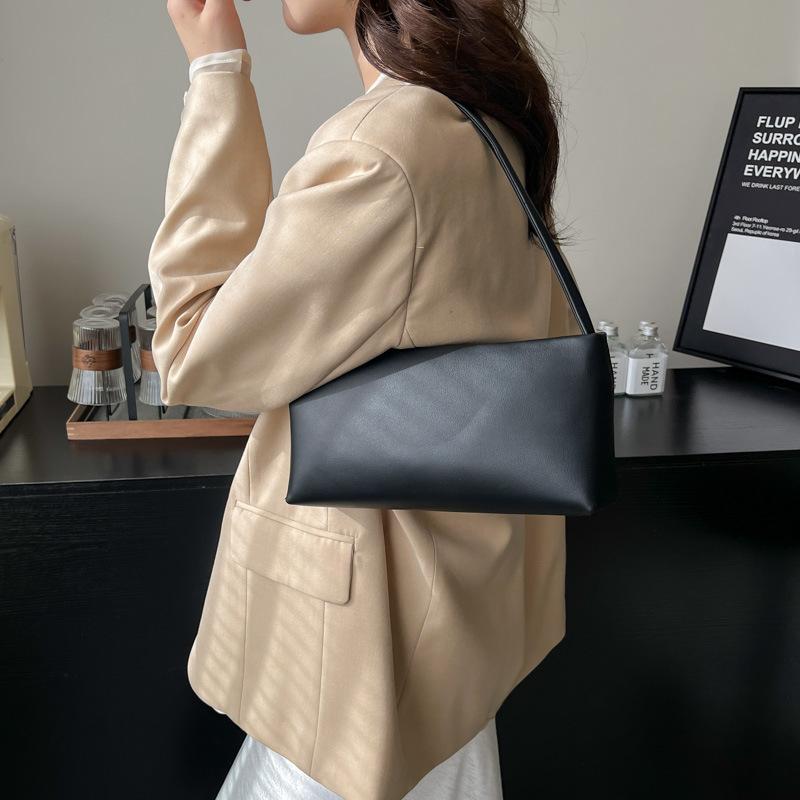 Spring Bag Women's 2025 New Fashion High-end Textured Shoulder Women's Bag Messenger Bag Versatile Ins Underarm Bag
