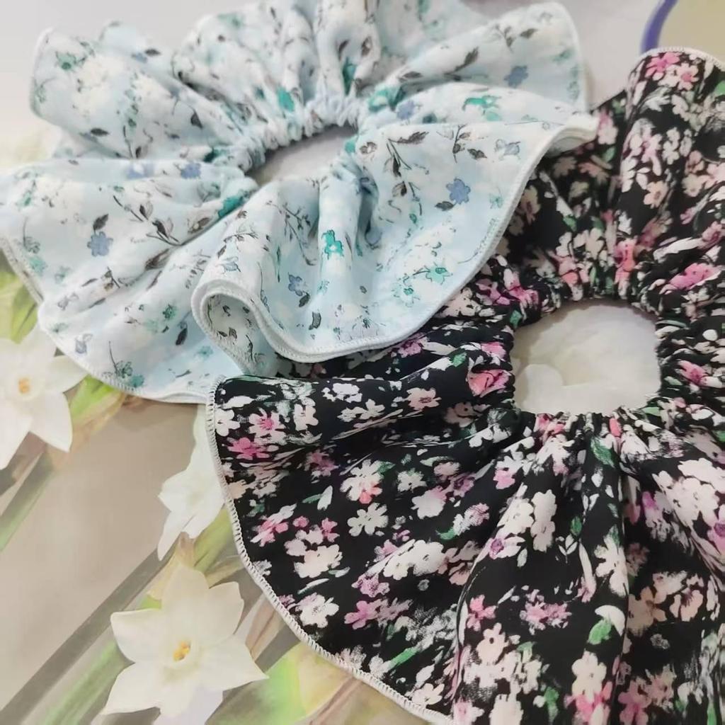 Korean Fabric Super Fairy Hair Tie with Heart and Flower Design - Versatile and Fashionable Headwear Accessory.