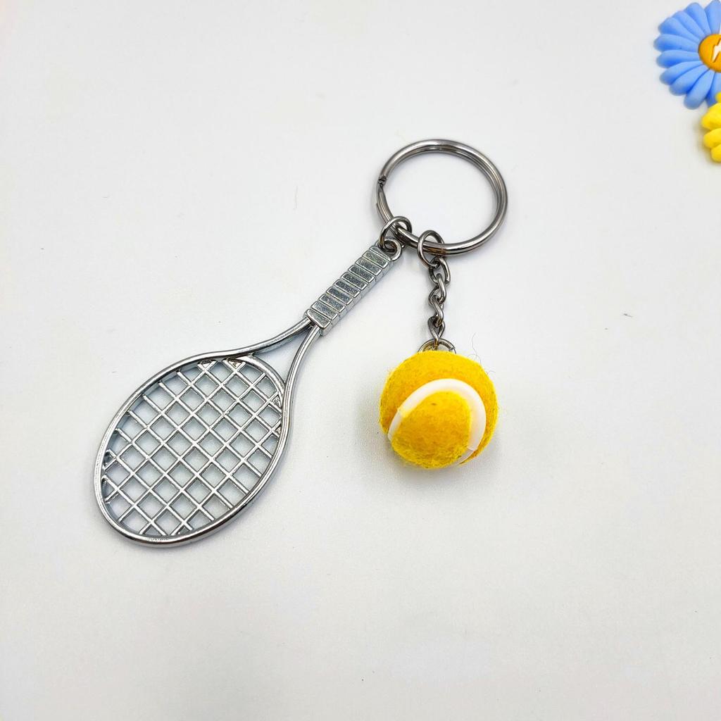 Simuliertes Metall Tennis Schlüsselanhänger Set: Zweiteiliges Sport-Souvenir-Geschenk