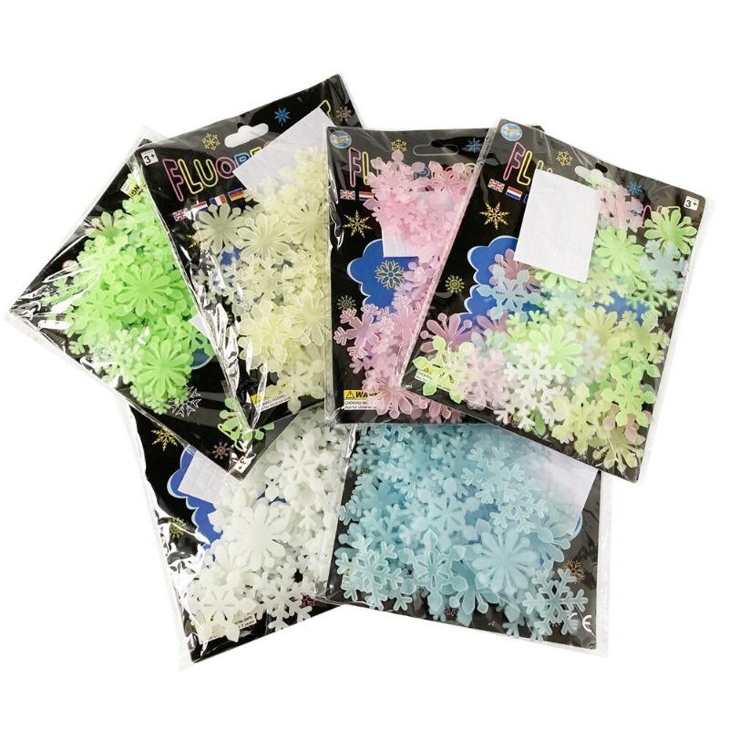 100 STÜCKE Bunte Leuchtende Schneeflocken Wandaufkleber Leuchten im Dunkeln Abziehbild für Kinder Babyzimmer Schlafzimmer Weihnachten Heimdekoration