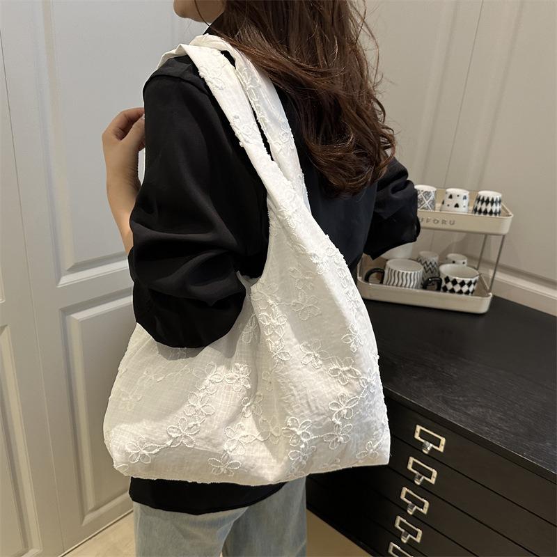 Small Fresh Lace Flower Canvas Bag Women's New Large-capacity Commuting Lazy Wind Single Shoulder Tote Bag Tide